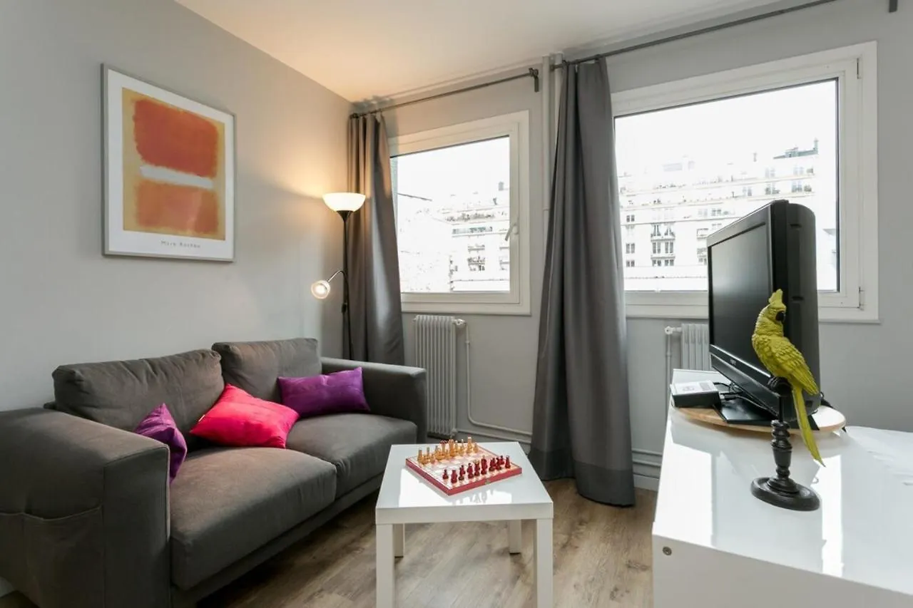 Apartment Nicely Decorated Modern Studio Near The Eiffel Tower - Paris - Welkeys