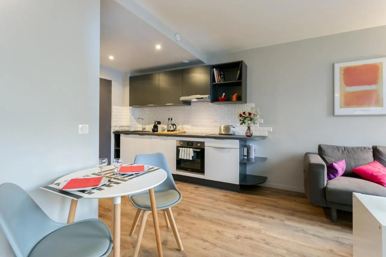 Nicely Decorated Modern Studio Near The Eiffel Tower - Paris - Welkeys Apartment