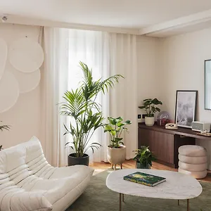 4* Hotell Seven