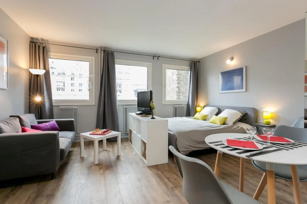 Apartment Nicely Decorated Modern Studio Near The Eiffel Tower - Paris - Welkeys